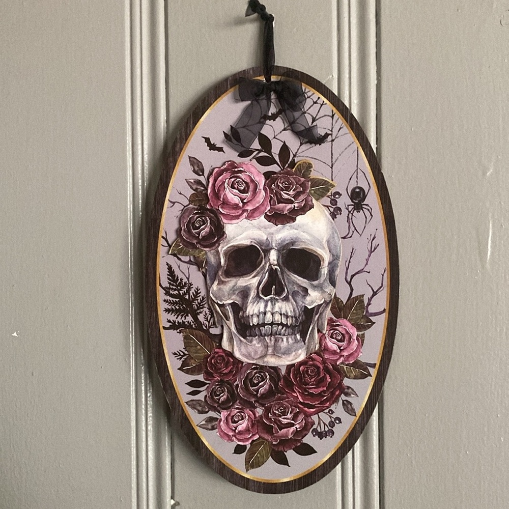 NWT- Oval Halloween Floral Skull Hanging Vignette Decoration Sign 🕸️🕷️🥀